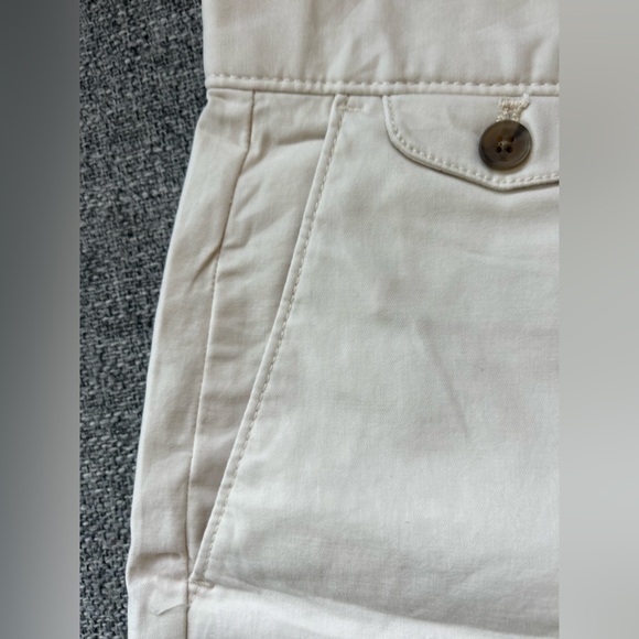 BANANA REPUBLIC 7" LIVED-IN SHORT - Picture 3 of 6